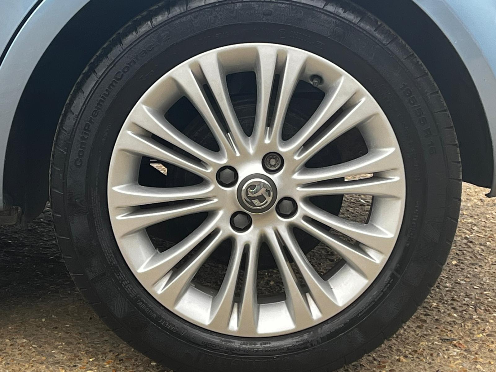 Vauxhall Corsa 1.4 16V SE Hatchback 5dr Petrol Manual Wide Ratio Euro 5 (100 ps)