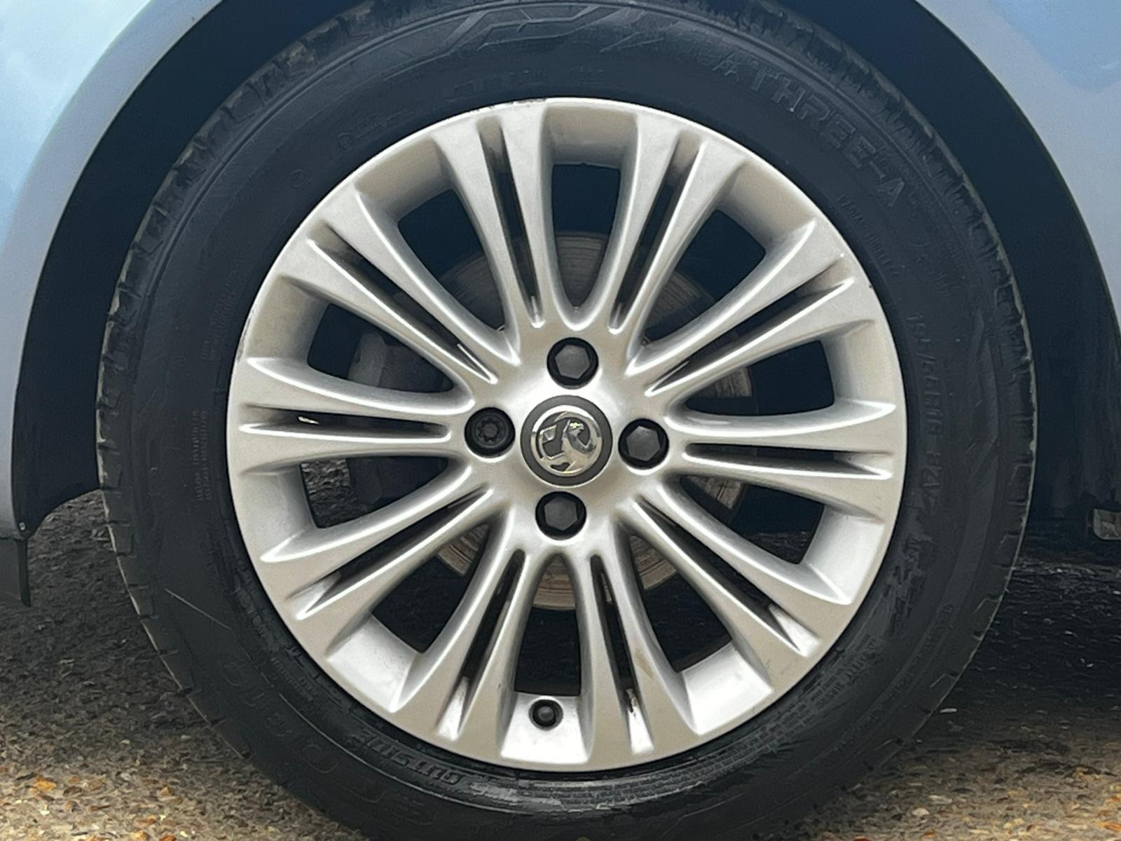 Vauxhall Corsa 1.4 16V SE Hatchback 5dr Petrol Manual Wide Ratio Euro 5 (100 ps)