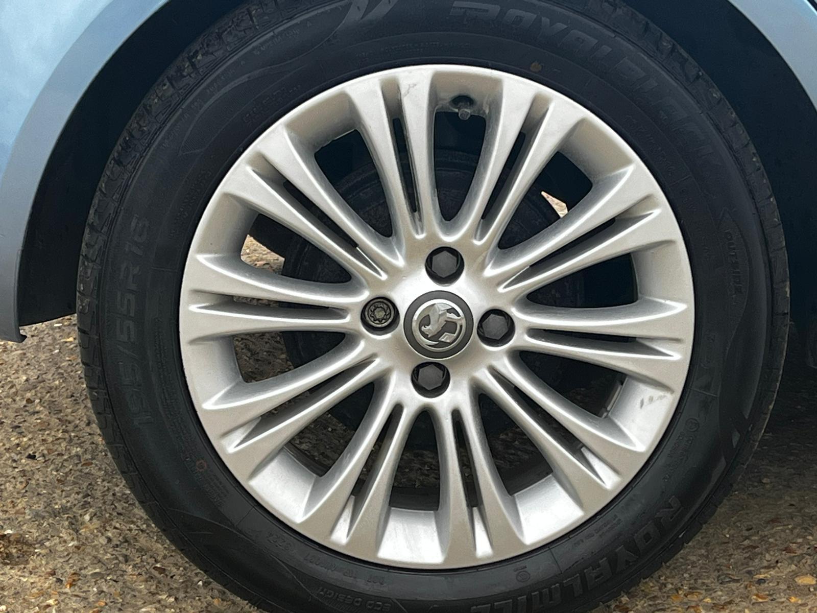 Vauxhall Corsa 1.4 16V SE Hatchback 5dr Petrol Manual Wide Ratio Euro 5 (100 ps)