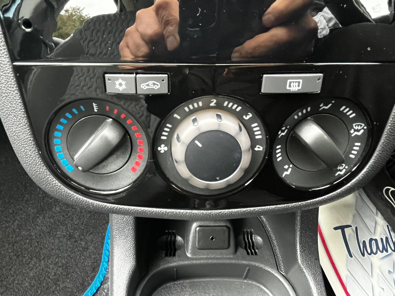 Vauxhall Corsa 1.4 16V SE Hatchback 5dr Petrol Manual Wide Ratio Euro 5 (100 ps)