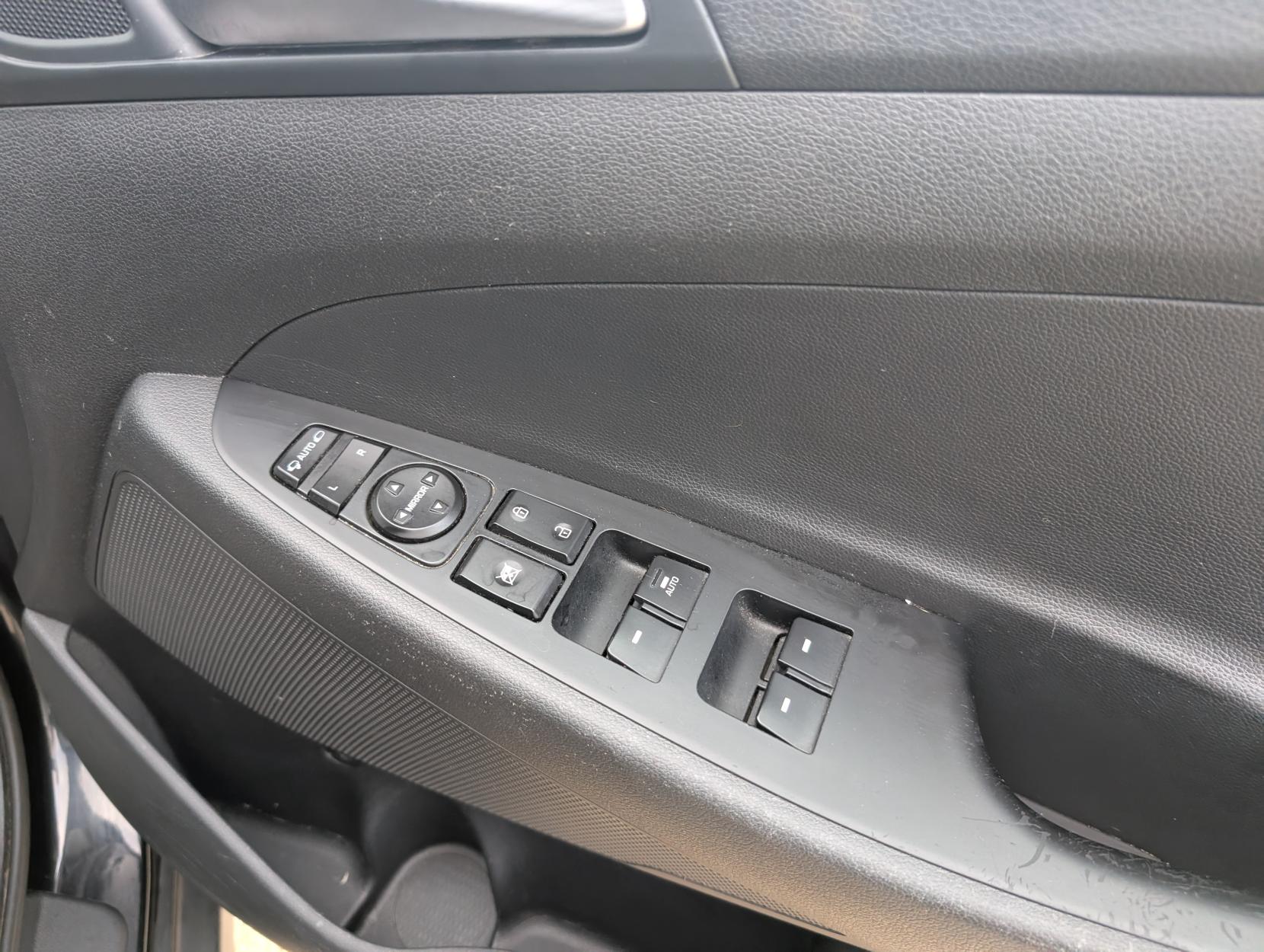 Hyundai TUCSON 1.6 GDi Blue Drive SE Nav SUV 5dr Petrol Manual Euro 6 (s/s) (132 ps)
