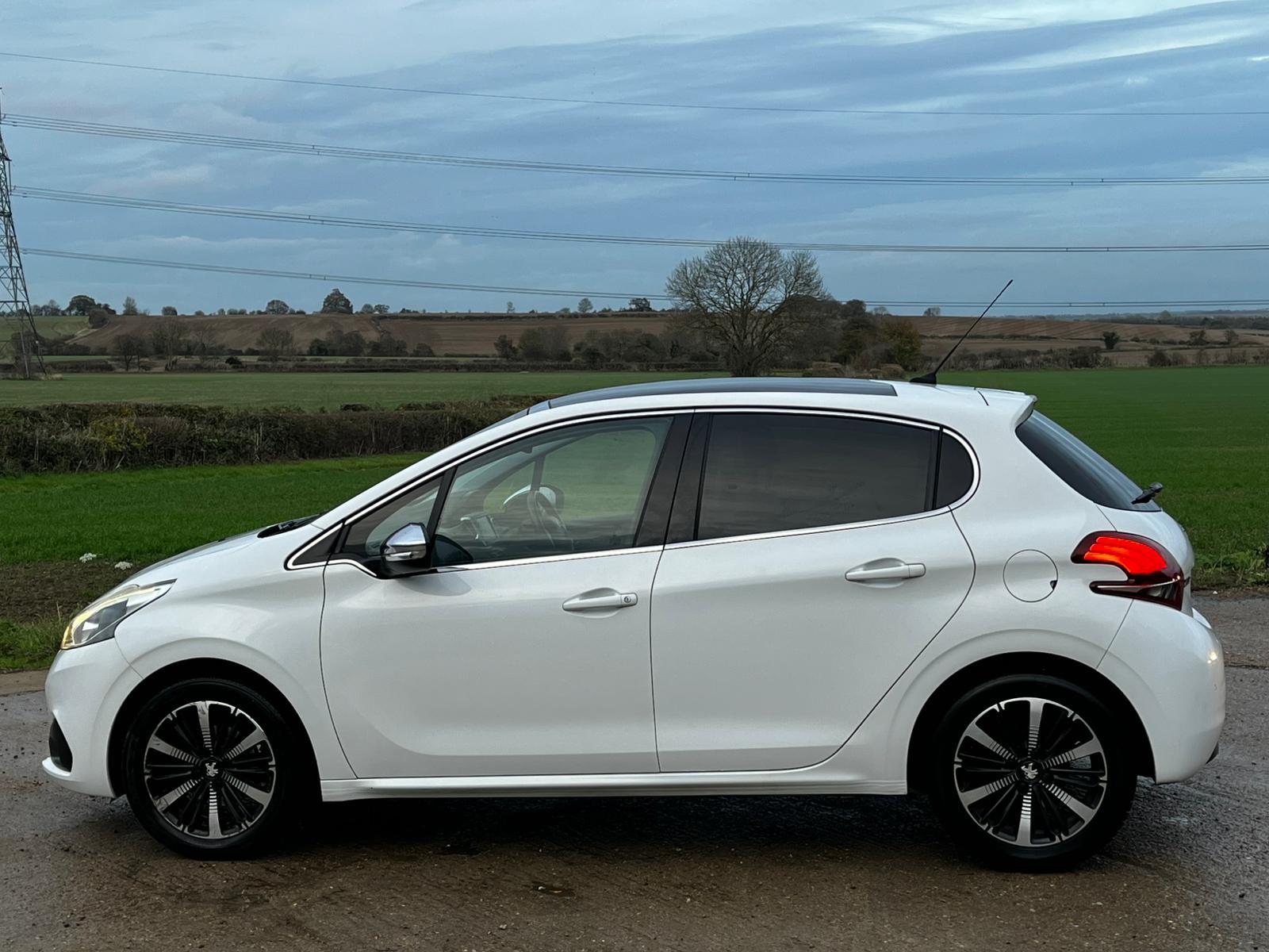 Peugeot 208 1.2 PureTech Allure Premium Hatchback 5dr Petrol Manual Euro 6 (82 ps)