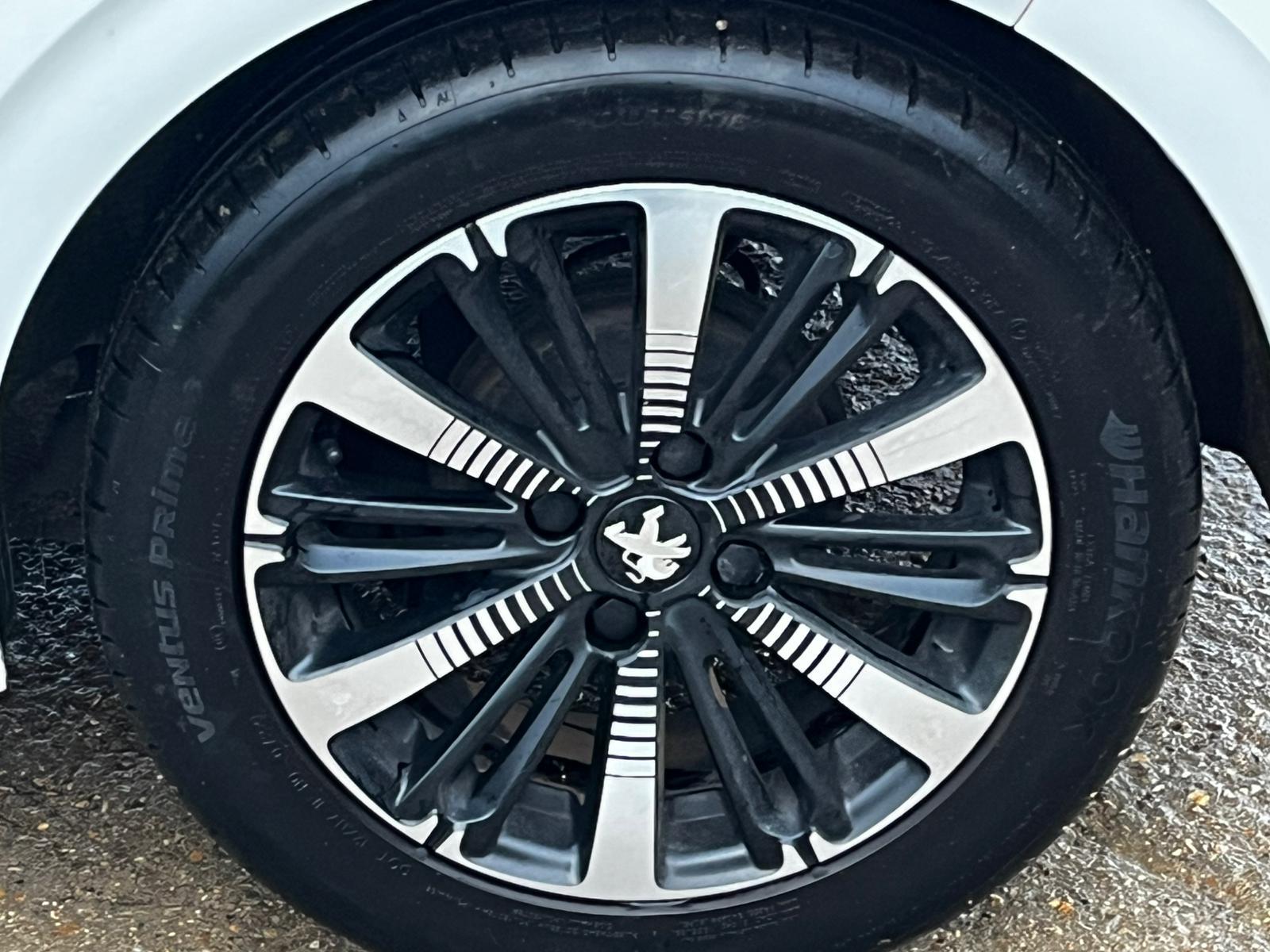 Peugeot 208 1.2 PureTech Allure Premium Hatchback 5dr Petrol Manual Euro 6 (82 ps)