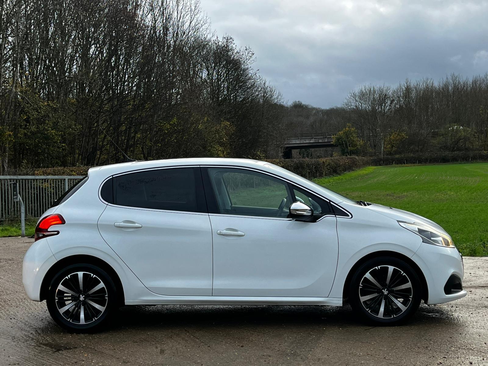 Peugeot 208 1.2 PureTech Allure Premium Hatchback 5dr Petrol Manual Euro 6 (82 ps)