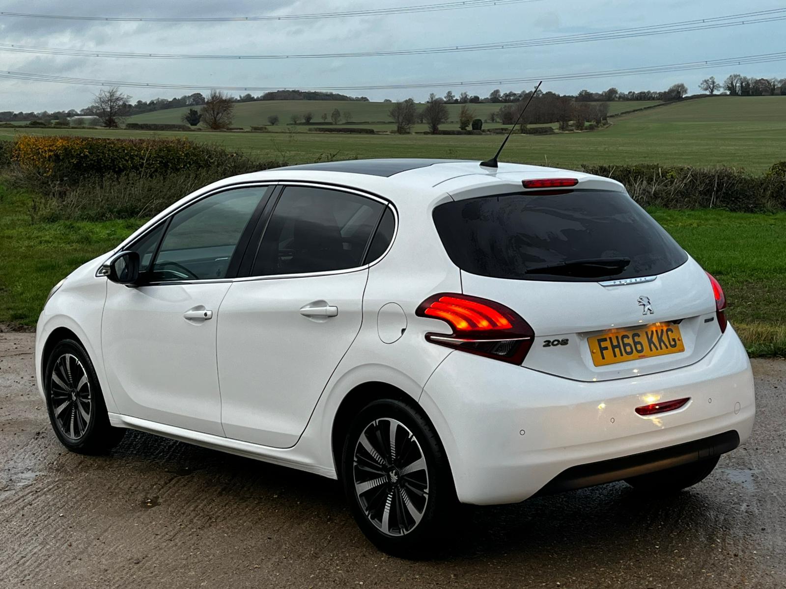 Peugeot 208 1.2 PureTech Allure Premium Hatchback 5dr Petrol Manual Euro 6 (82 ps)