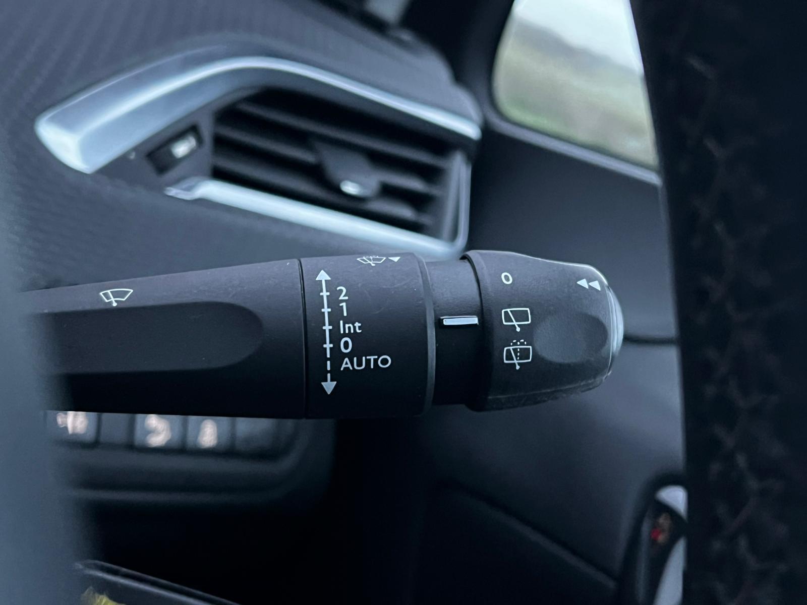 Peugeot 208 1.2 PureTech Allure Premium Hatchback 5dr Petrol Manual Euro 6 (82 ps)