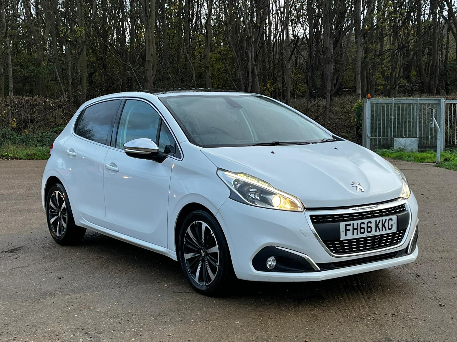 Peugeot 208 1.2 PureTech Allure Premium Hatchback 5dr Petrol Manual Euro 6 (82 ps)