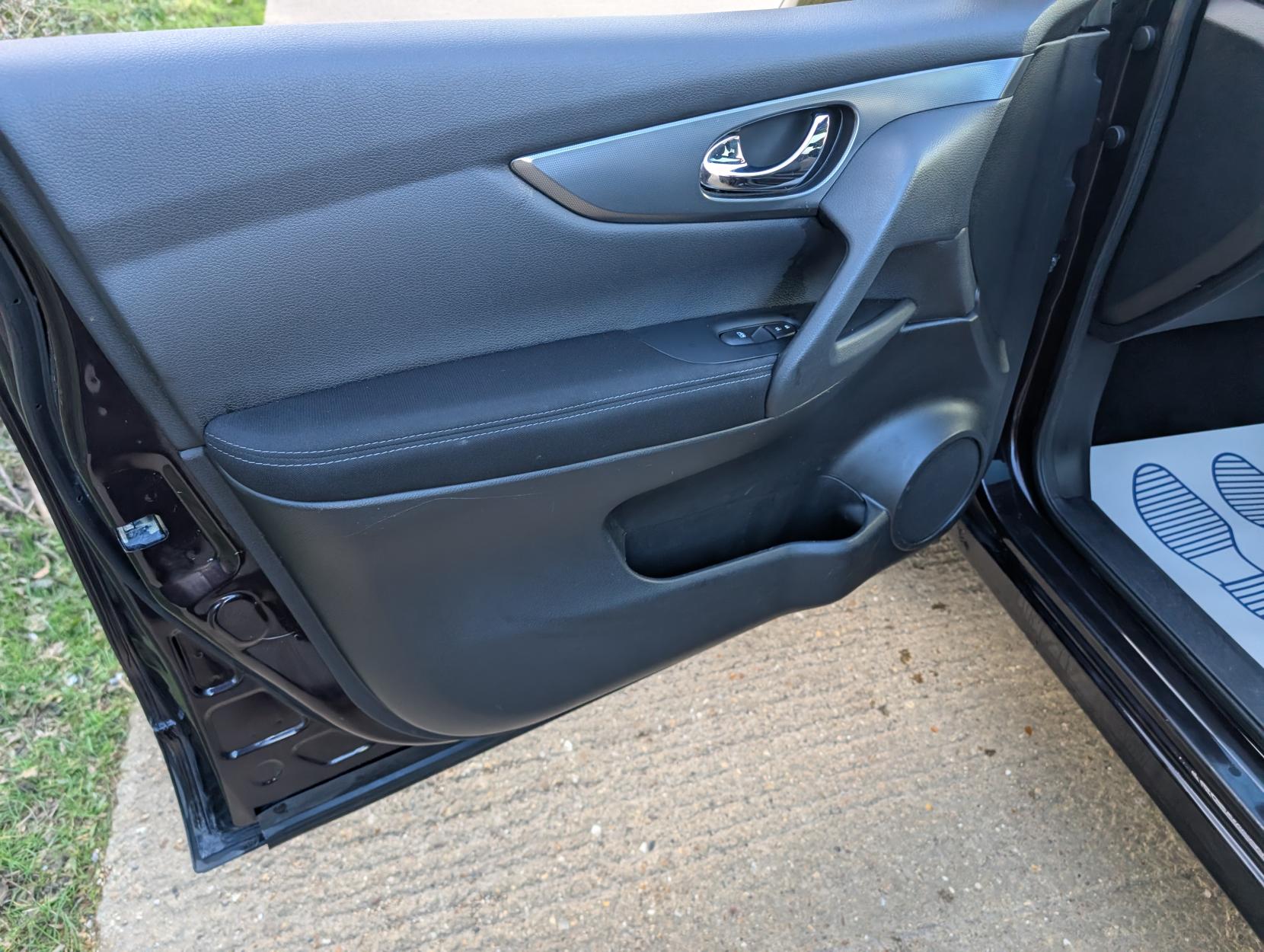 Nissan Qashqai 1.5 dCi N-Connecta SUV 5dr Diesel Manual Euro 6 (s/s) (110 ps)