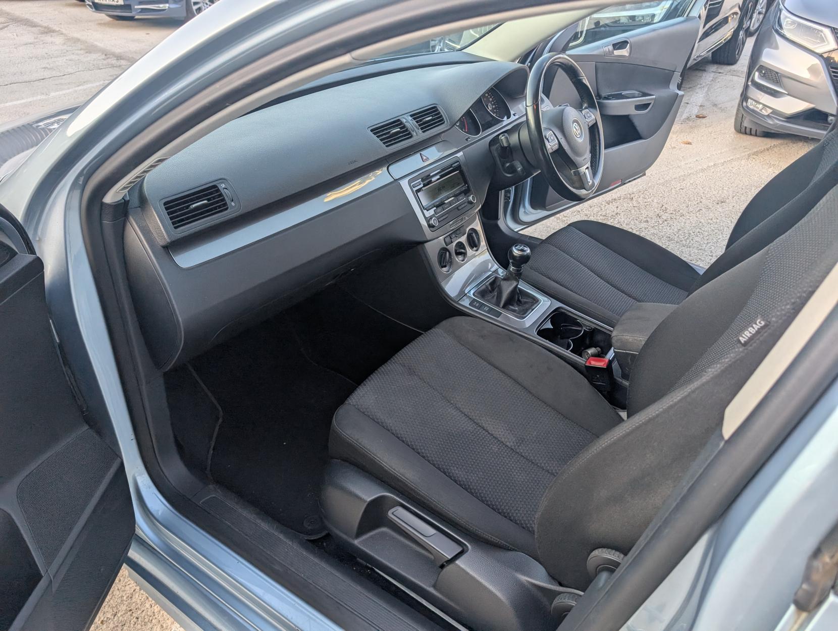 Volkswagen Passat 2.0 TDI R-Line Saloon 4dr Diesel Manual Euro 5 (110 ps)