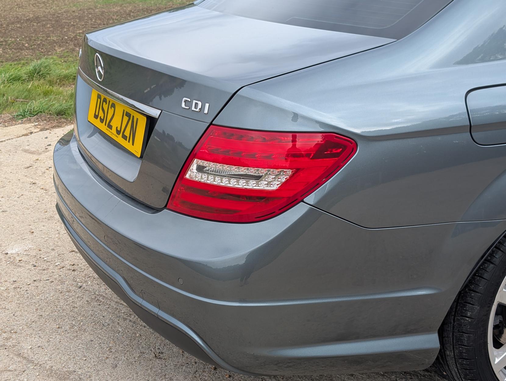 Mercedes-Benz C Class 2.1 C200 CDI BlueEfficiency Sport Saloon 4dr Diesel G-Tronic+ Euro 5 (s/s) (136 ps)