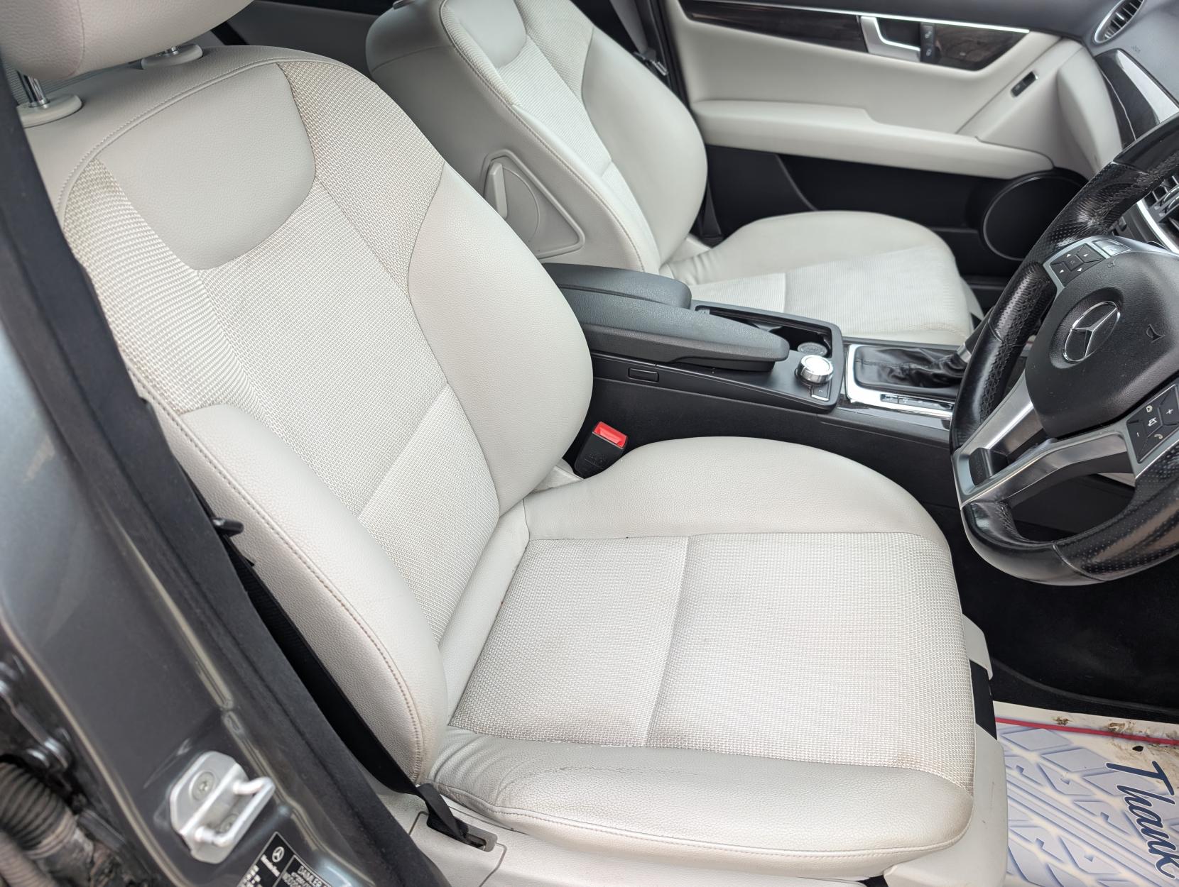 Mercedes-Benz C Class 2.1 C200 CDI BlueEfficiency Sport Saloon 4dr Diesel G-Tronic+ Euro 5 (s/s) (136 ps)