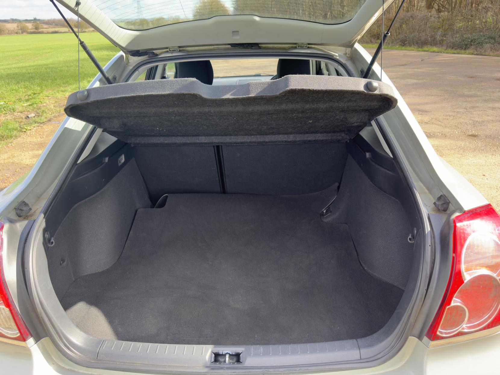 Toyota Avensis 1.8 VVT-i T3-X Hatchback 5dr Petrol Manual (171 g/km, 127 bhp)