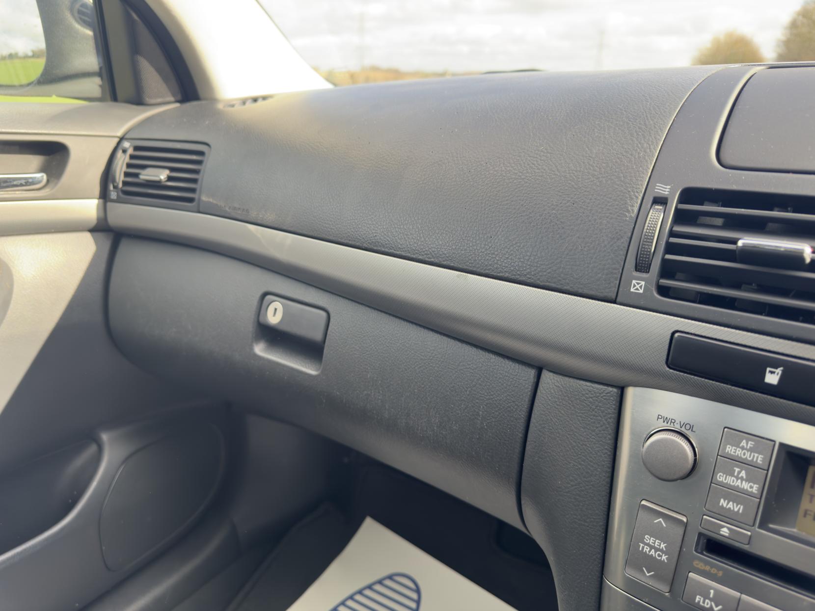 Toyota Avensis 1.8 VVT-i T3-X Hatchback 5dr Petrol Manual (171 g/km, 127 bhp)