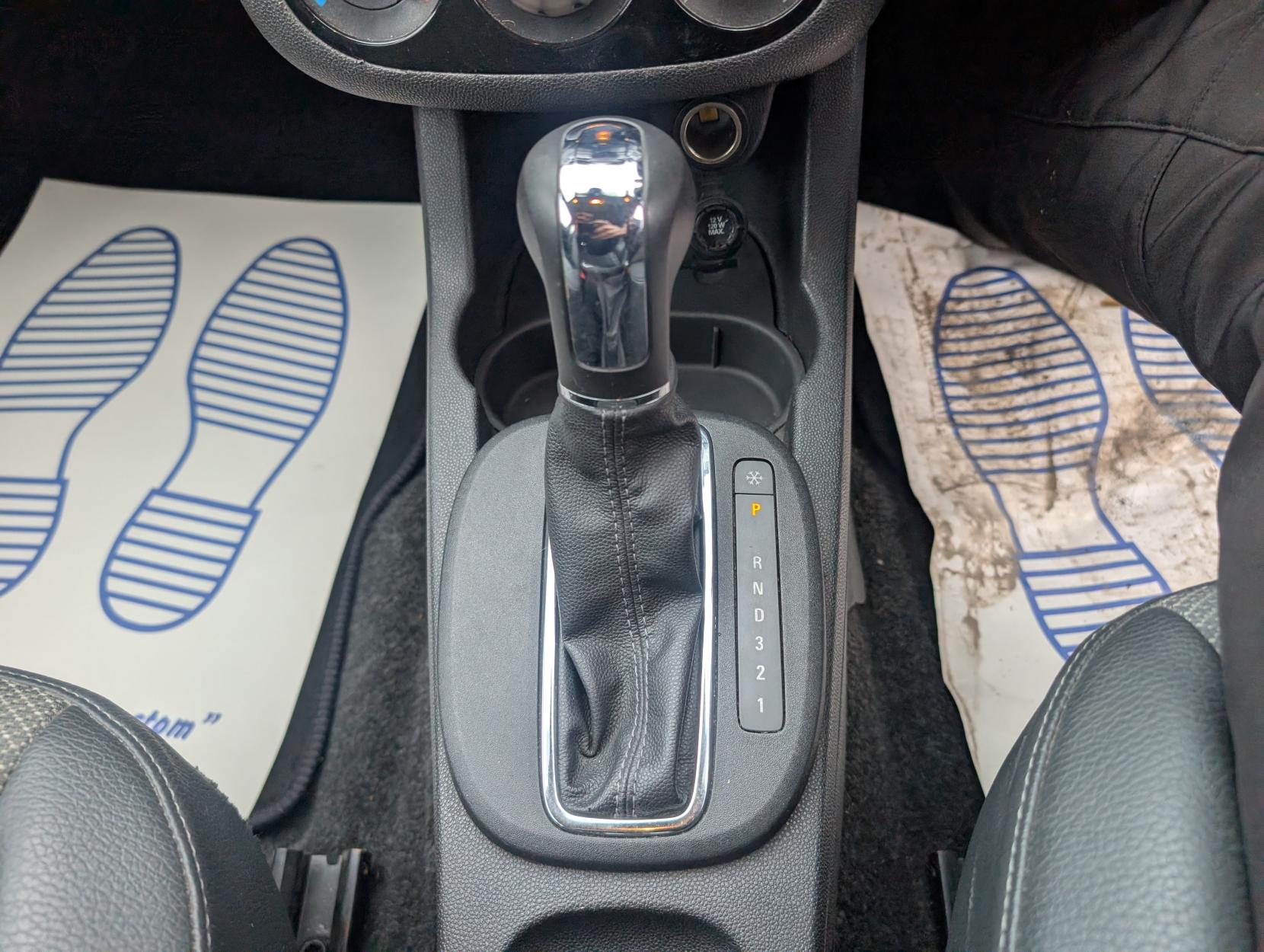 Vauxhall Corsa 1.4i 16v SE Hatchback 5dr Petrol Automatic (a/c) (138 g/km, 99 bhp)