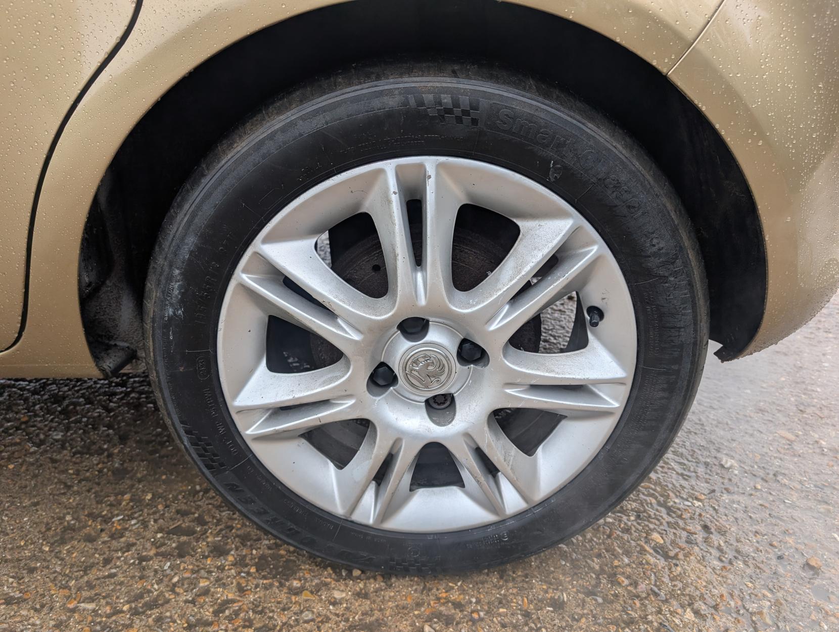 Vauxhall Corsa 1.4i 16v SE Hatchback 5dr Petrol Automatic (a/c) (138 g/km, 99 bhp)