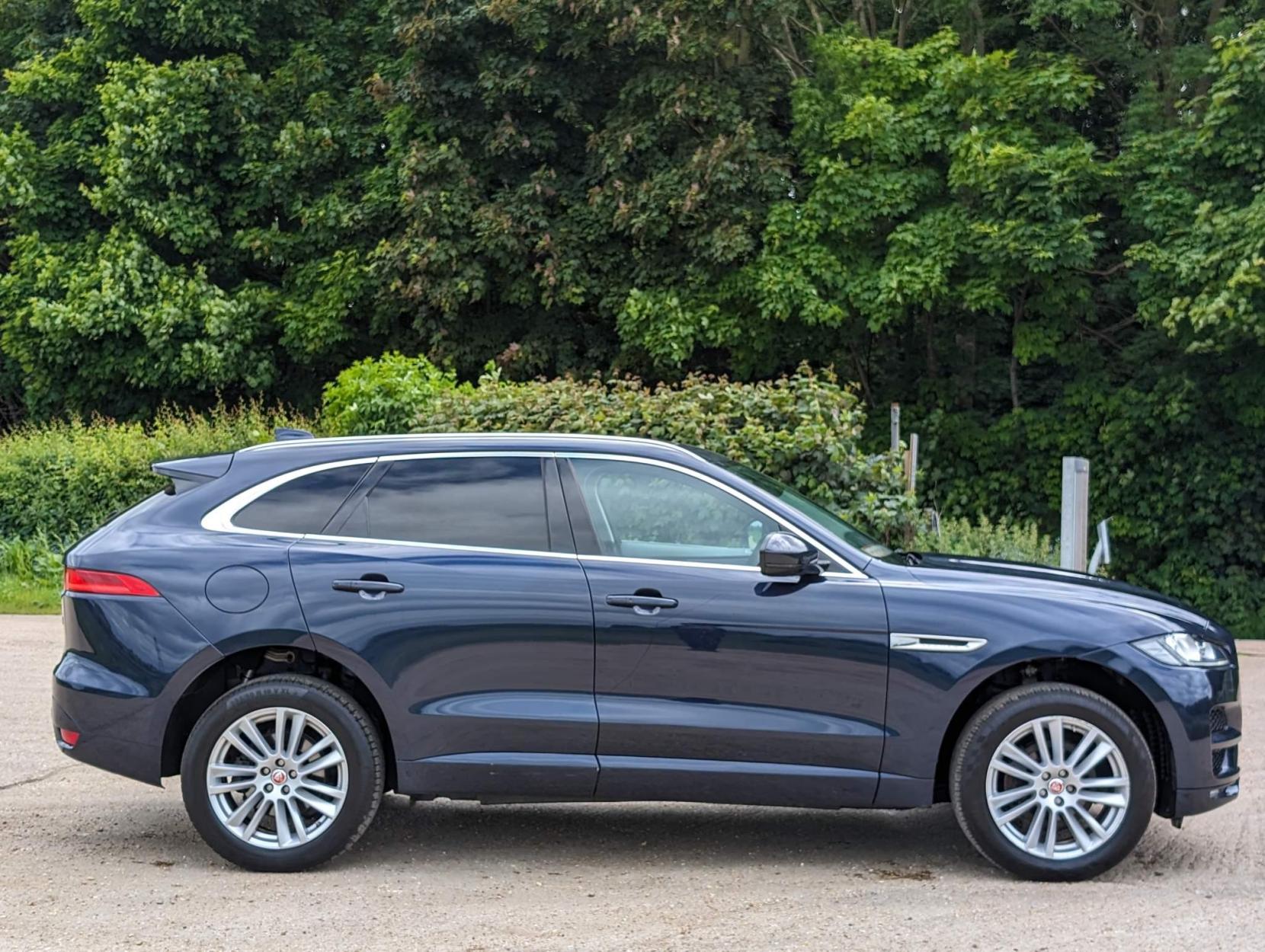 Jaguar F-PACE 2.0 D180 Portfolio Auto AWD Euro 6 (s/s) 5dr