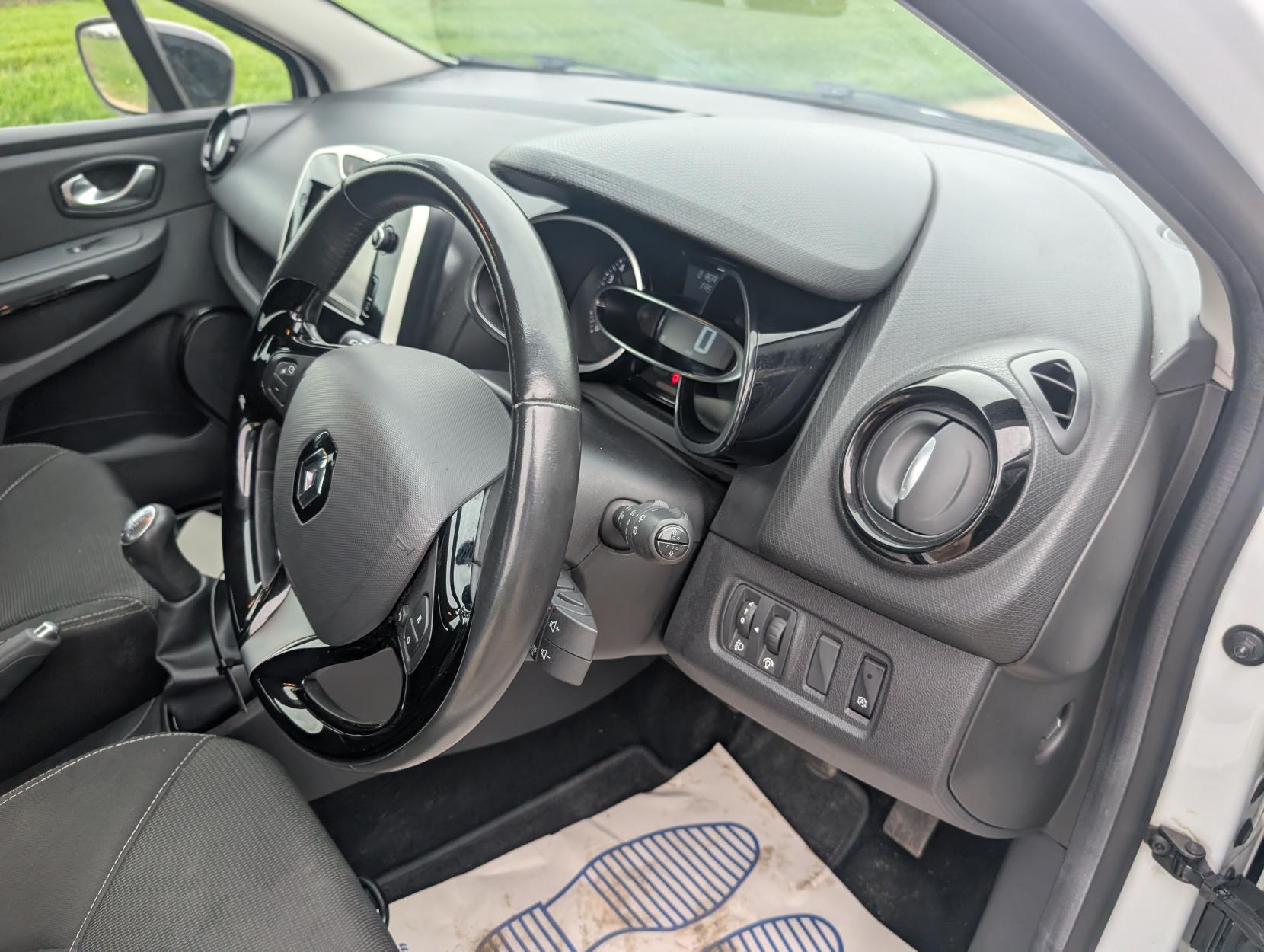 Renault Clio 0.9 TCe Dynamique Nav Hatchback 5dr Petrol Manual Euro 6 (s/s) (90 ps)