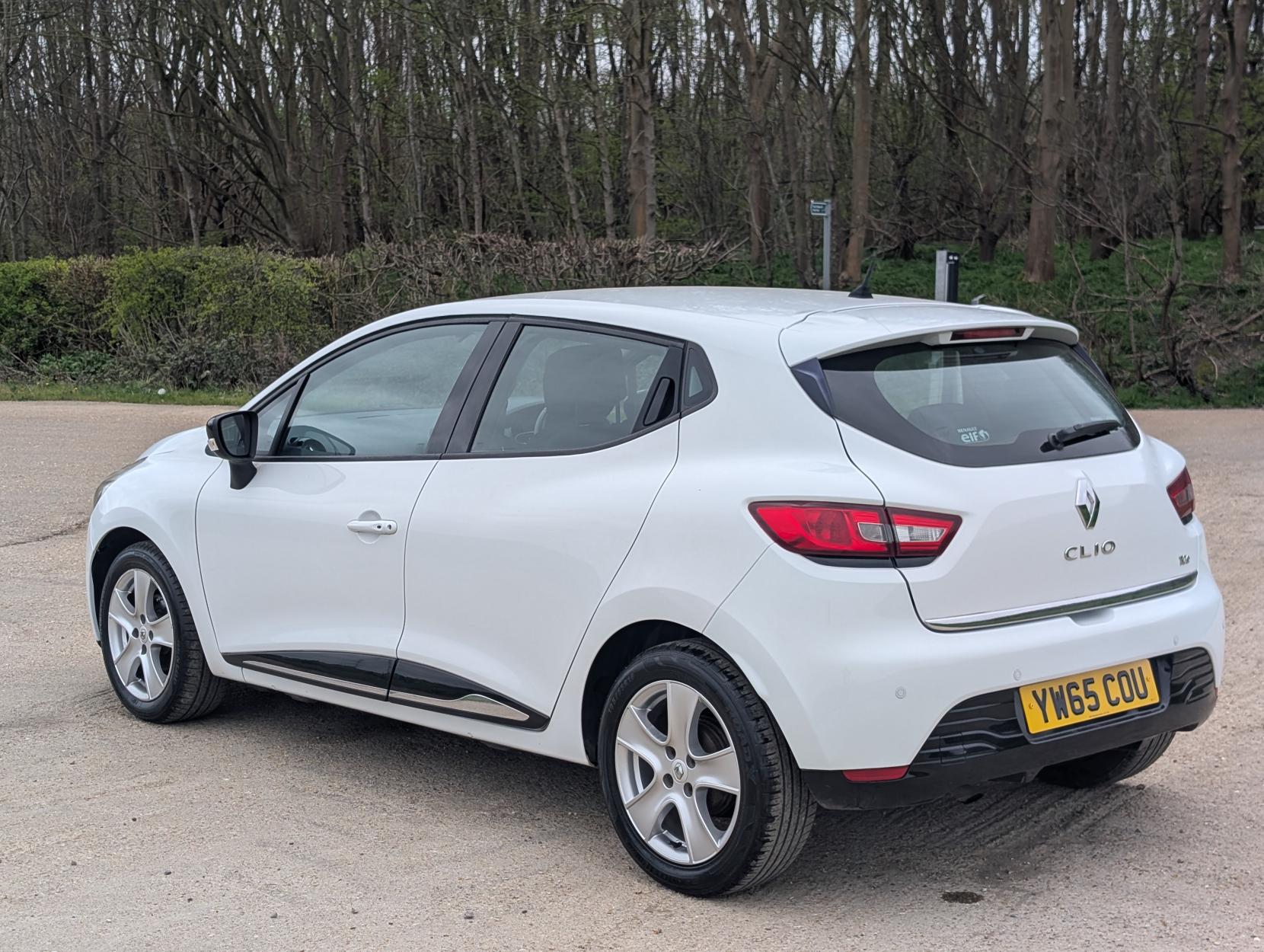 Renault Clio 0.9 TCe Dynamique Nav Hatchback 5dr Petrol Manual Euro 6 (s/s) (90 ps)