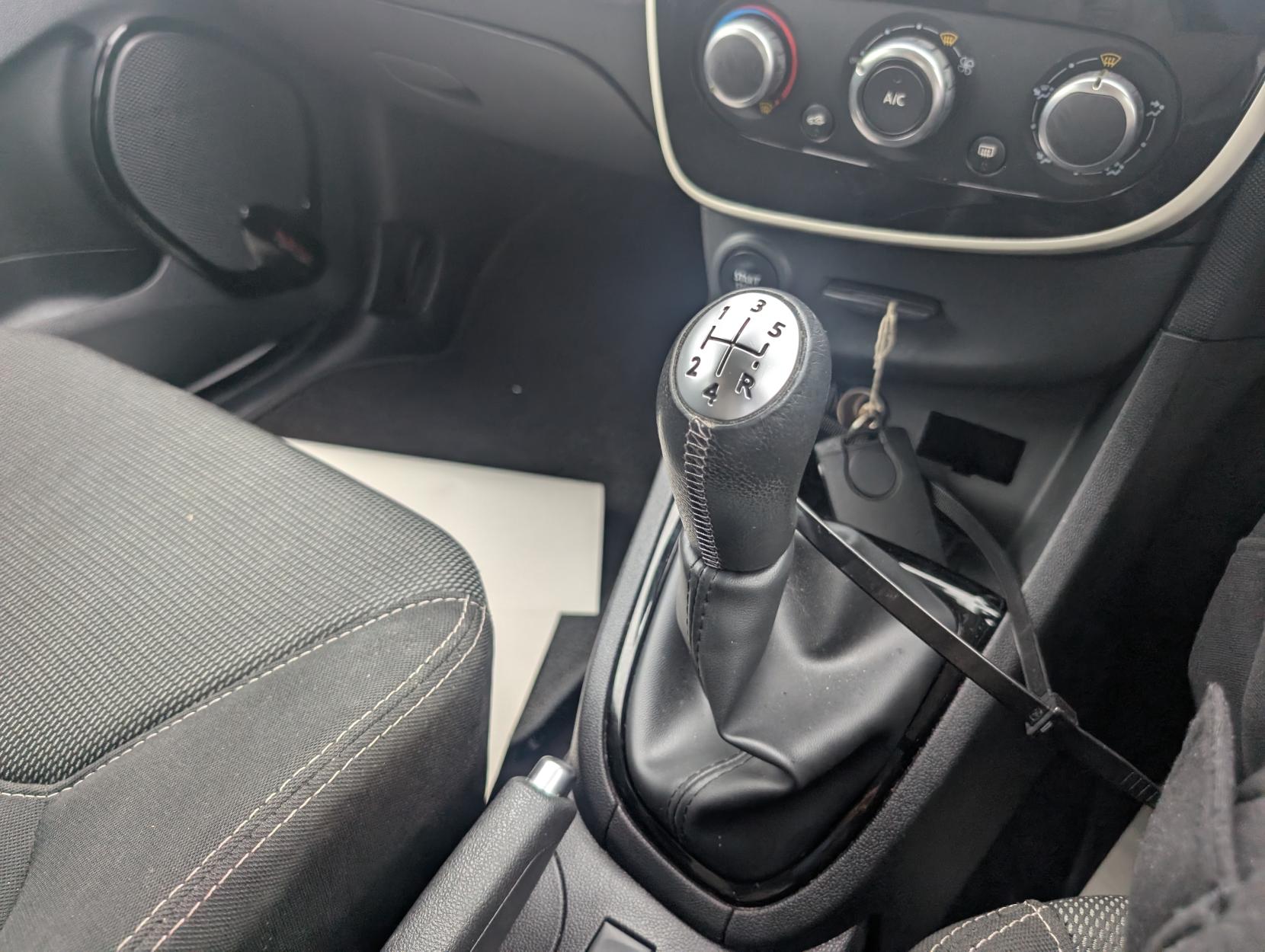 Renault Clio 0.9 TCe Dynamique Nav Hatchback 5dr Petrol Manual Euro 6 (s/s) (90 ps)