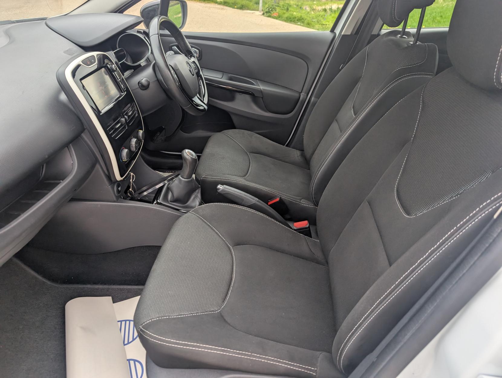 Renault Clio 0.9 TCe Dynamique Nav Hatchback 5dr Petrol Manual Euro 6 (s/s) (90 ps)