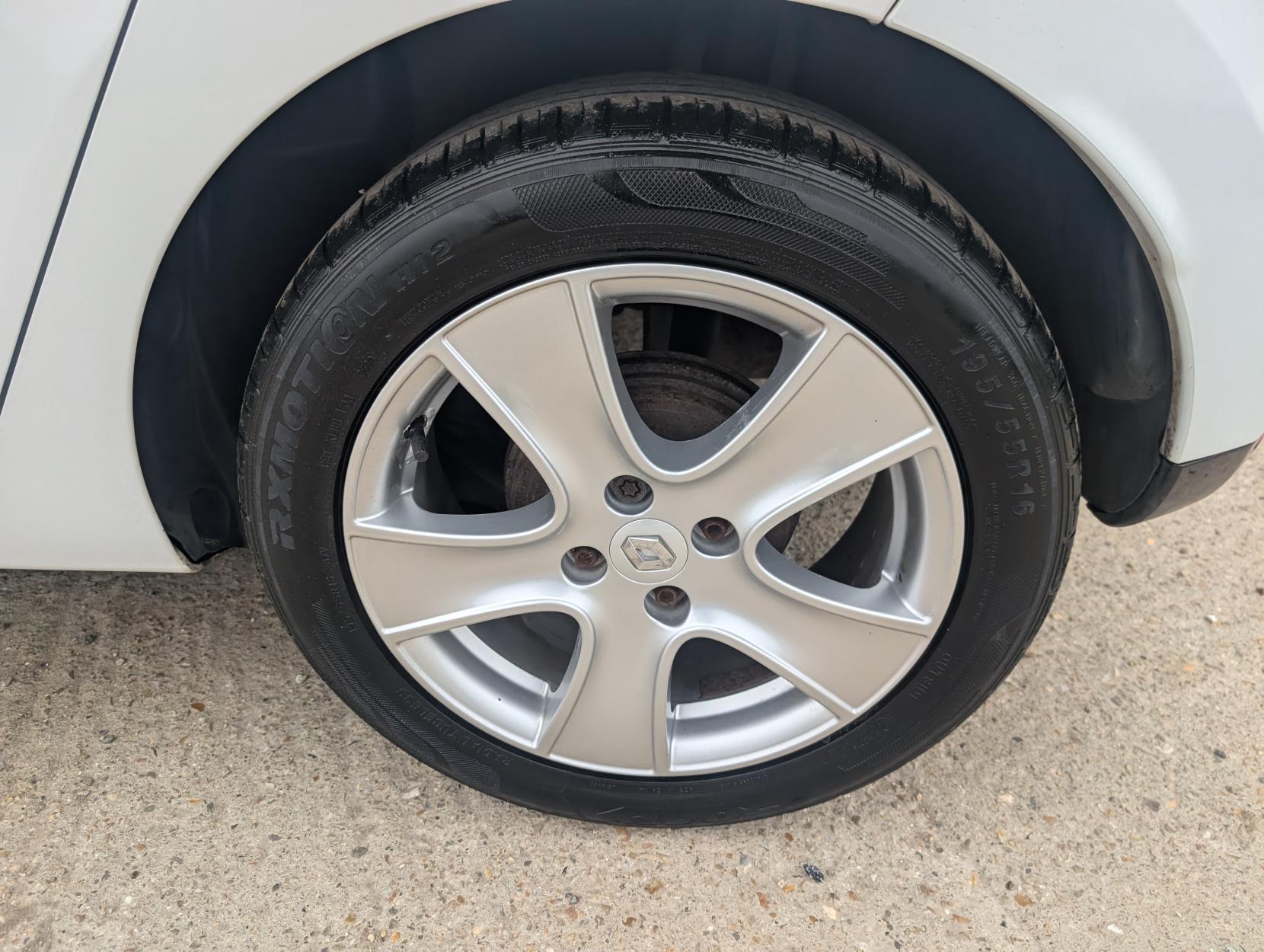 Renault Clio 0.9 TCe Dynamique Nav Hatchback 5dr Petrol Manual Euro 6 (s/s) (90 ps)