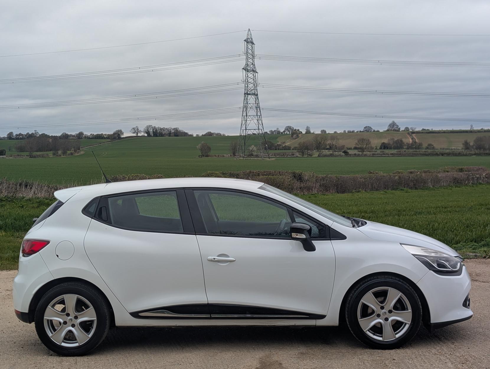 Renault Clio 0.9 TCe Dynamique Nav Hatchback 5dr Petrol Manual Euro 6 (s/s) (90 ps)