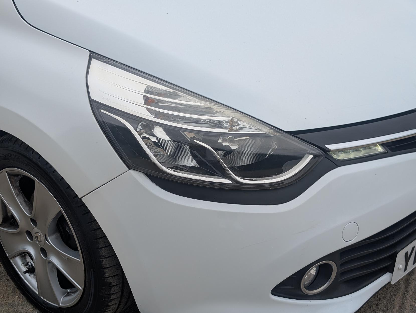 Renault Clio 0.9 TCe Dynamique Nav Hatchback 5dr Petrol Manual Euro 6 (s/s) (90 ps)