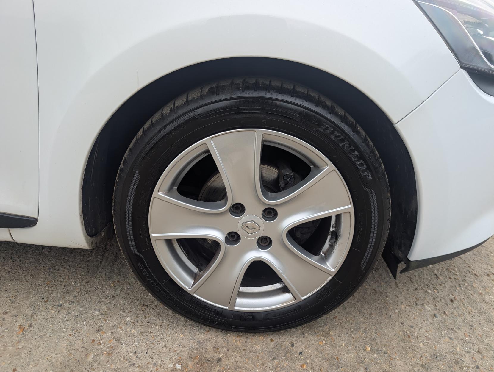 Renault Clio 0.9 TCe Dynamique Nav Hatchback 5dr Petrol Manual Euro 6 (s/s) (90 ps)