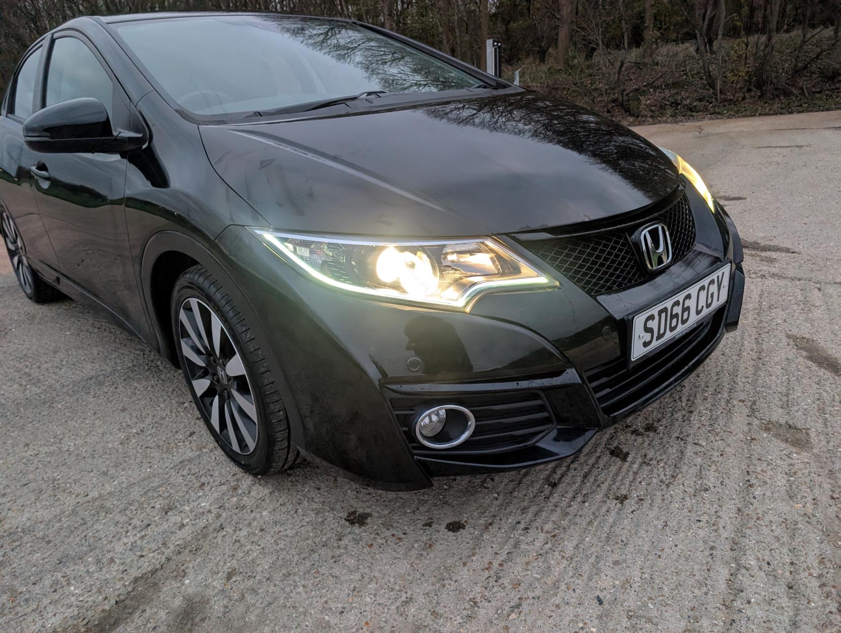 Honda Civic 1.8 i-VTEC SE Plus (Navi) Hatchback 5dr Petrol Auto Euro 6 (142 ps)