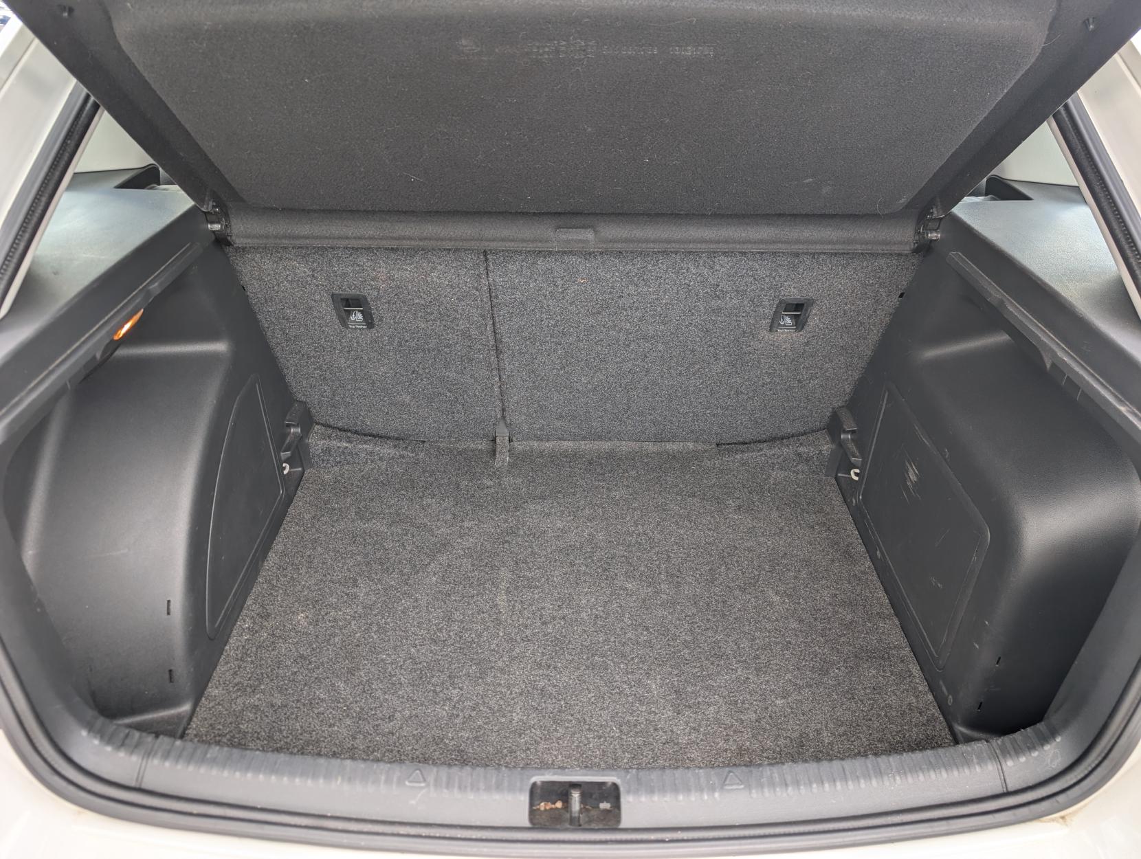 Skoda Rapid Spaceback 1.6 TDI Elegance Hatchback 5dr Diesel Manual Euro 5 (90 ps)