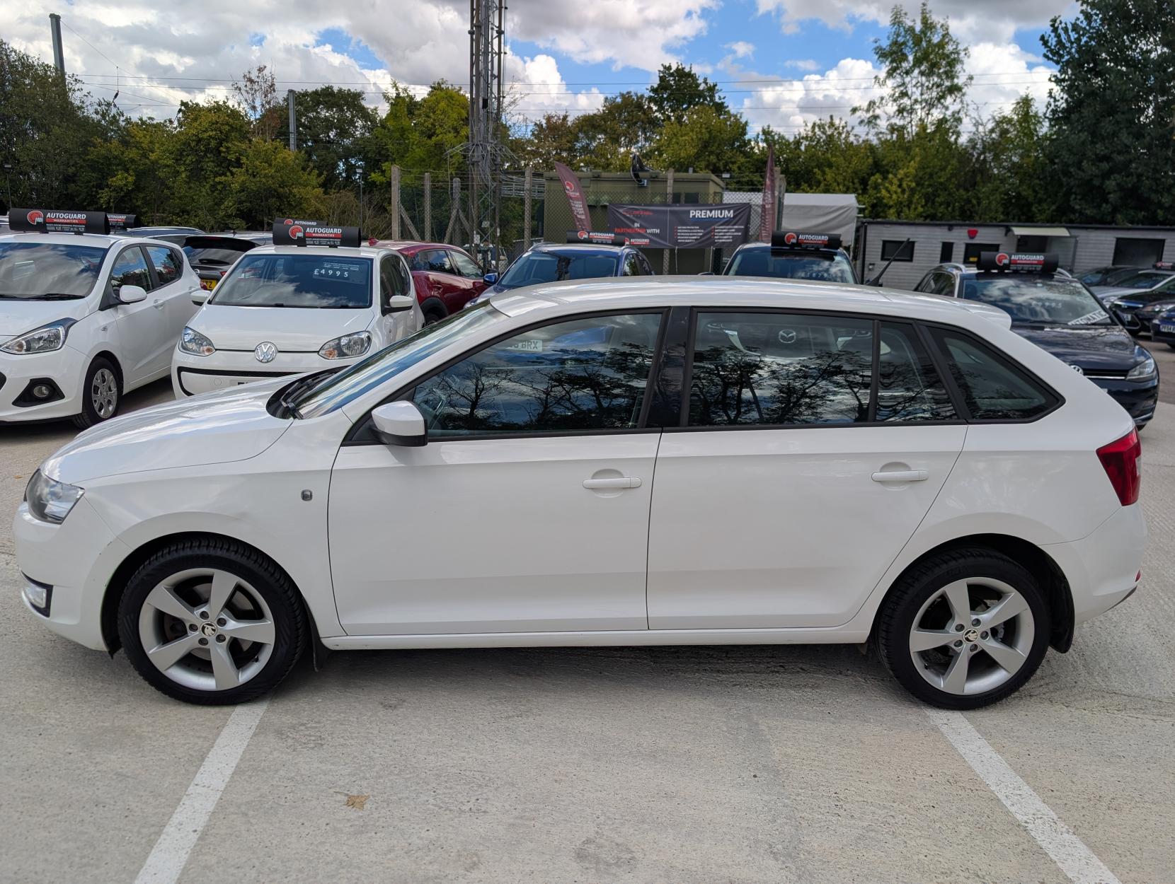 Skoda Rapid Spaceback 1.6 TDI Elegance Hatchback 5dr Diesel Manual Euro 5 (90 ps)