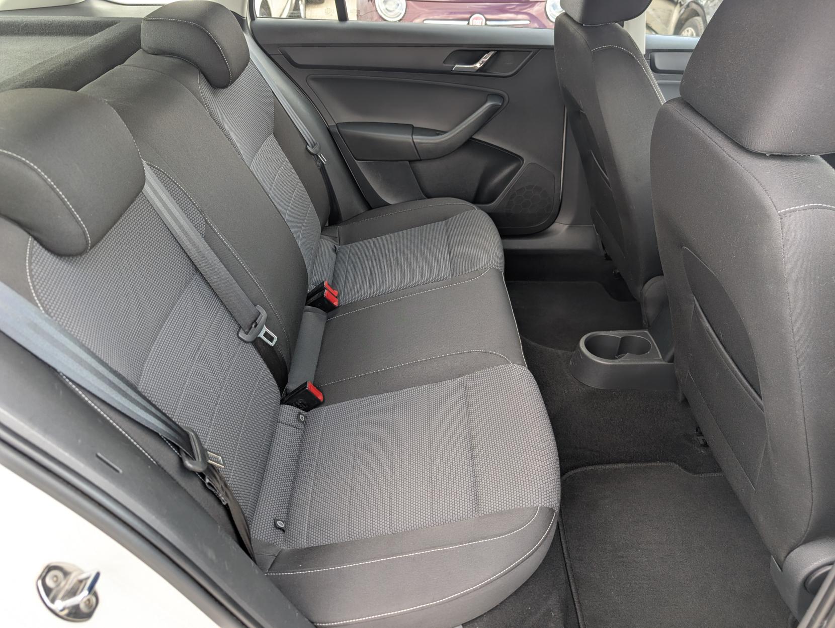 Skoda Rapid Spaceback 1.6 TDI Elegance Hatchback 5dr Diesel Manual Euro 5 (90 ps)