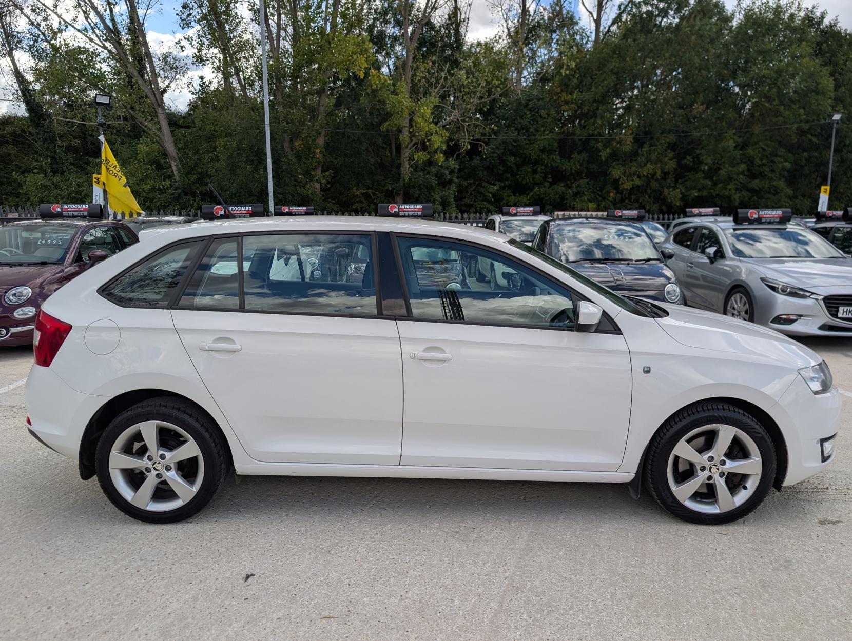 Skoda Rapid Spaceback 1.6 TDI Elegance Hatchback 5dr Diesel Manual Euro 5 (90 ps)