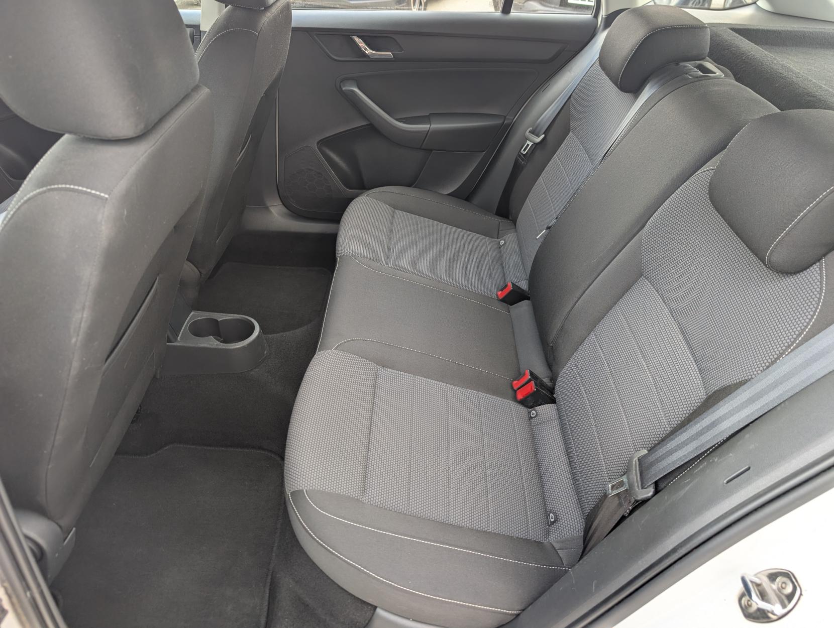 Skoda Rapid Spaceback 1.6 TDI Elegance Hatchback 5dr Diesel Manual Euro 5 (90 ps)