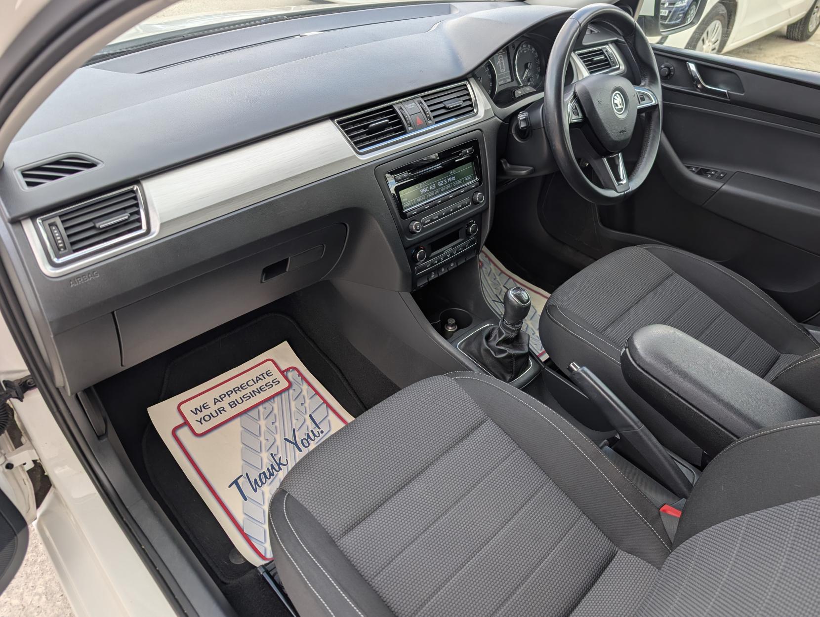 Skoda Rapid Spaceback 1.6 TDI Elegance Hatchback 5dr Diesel Manual Euro 5 (90 ps)
