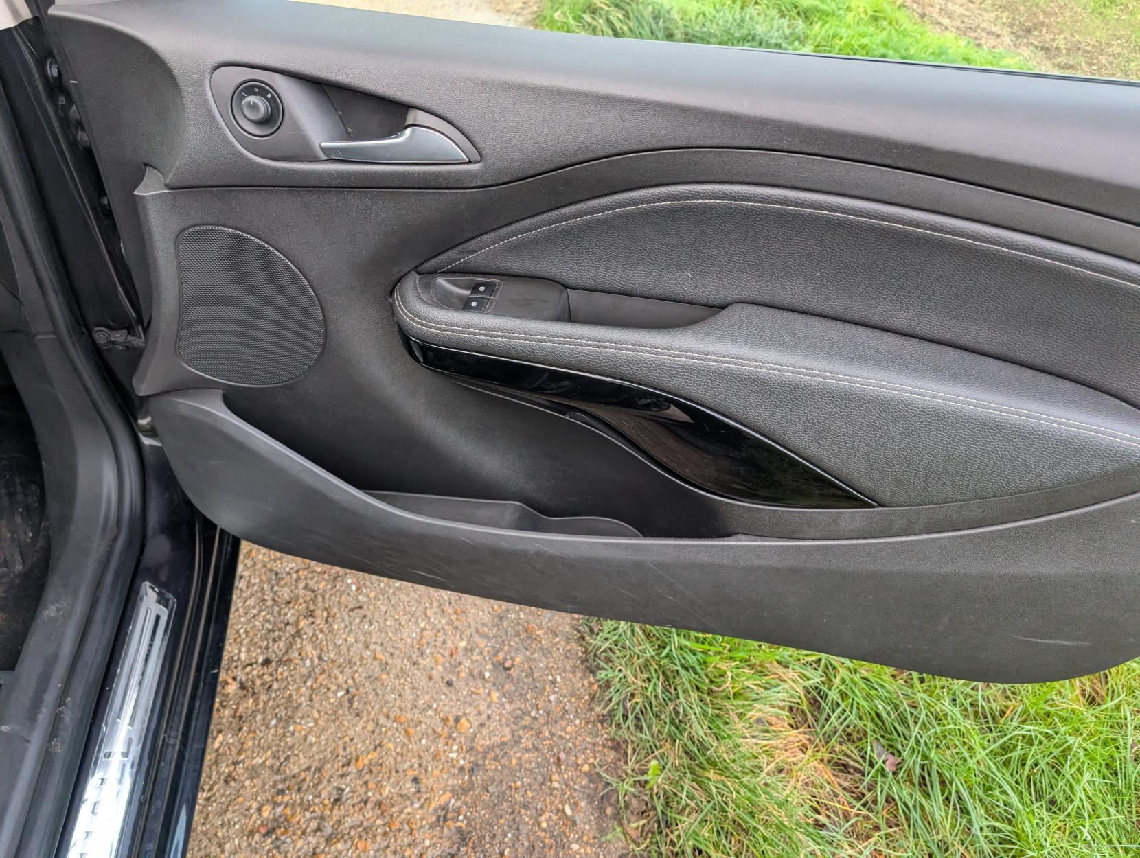 Vauxhall ADAM 1.4 16v SLAM Hatchback 3dr Petrol Manual Euro 5 (87 ps)