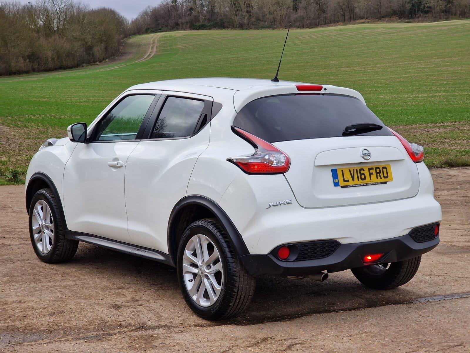 Nissan Juke 1.6 N-Connecta SUV 5dr Petrol XTRON Euro 6 (117 ps)