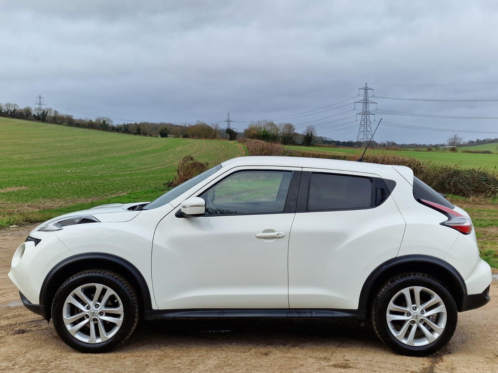 Nissan Juke 1.6 N-Connecta SUV 5dr Petrol XTRON Euro 6 (117 ps)