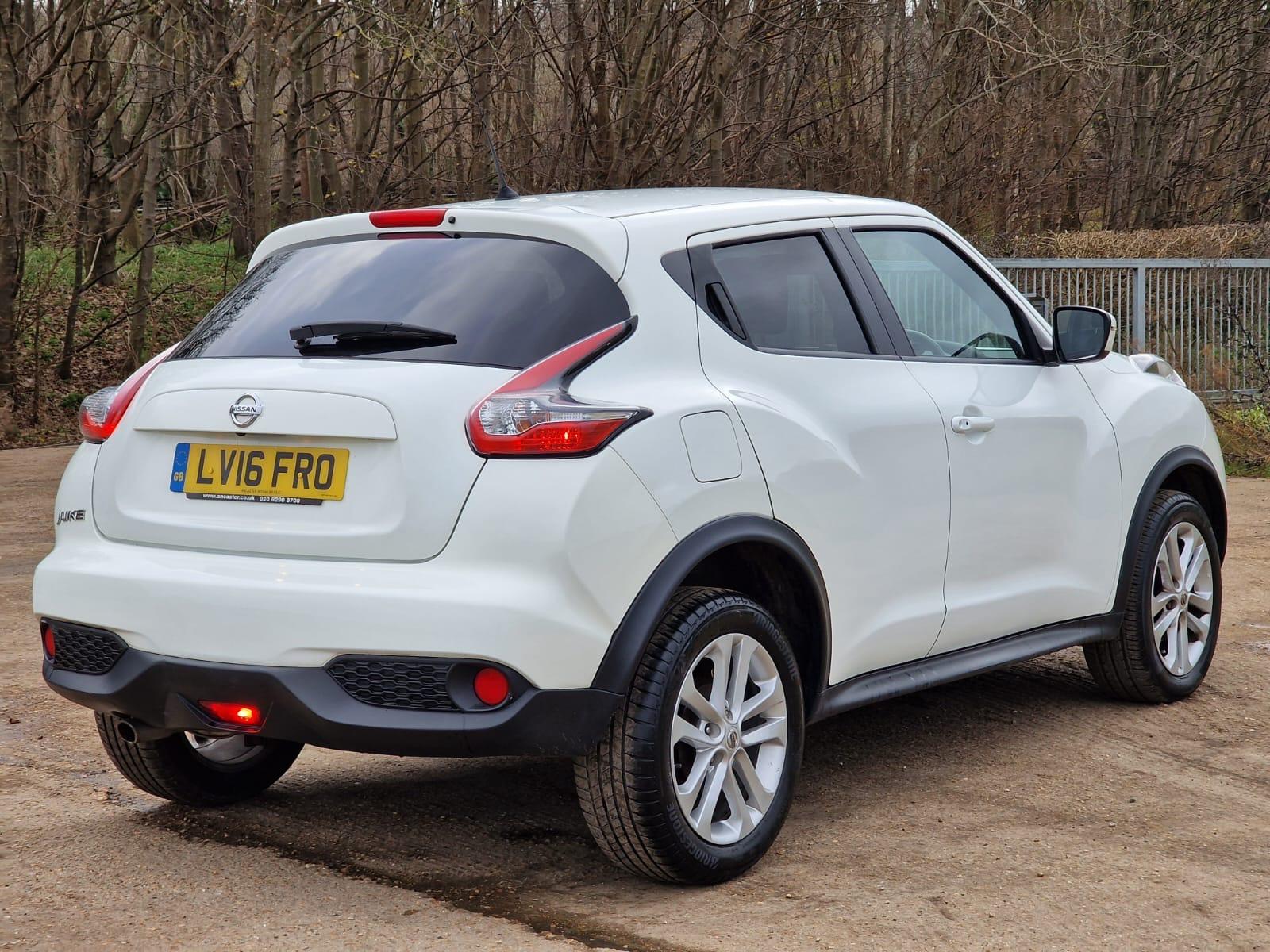 Nissan Juke 1.6 N-Connecta SUV 5dr Petrol XTRON Euro 6 (117 ps)