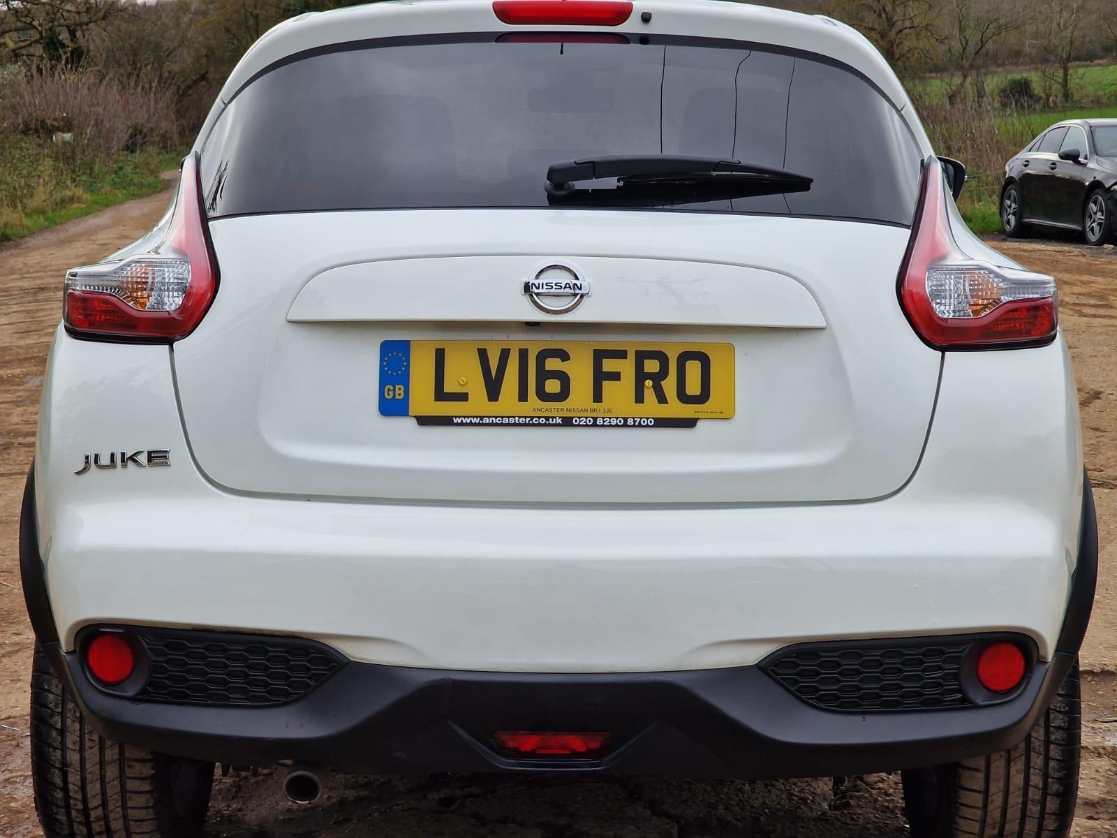 Nissan Juke 1.6 N-Connecta SUV 5dr Petrol XTRON Euro 6 (117 ps)