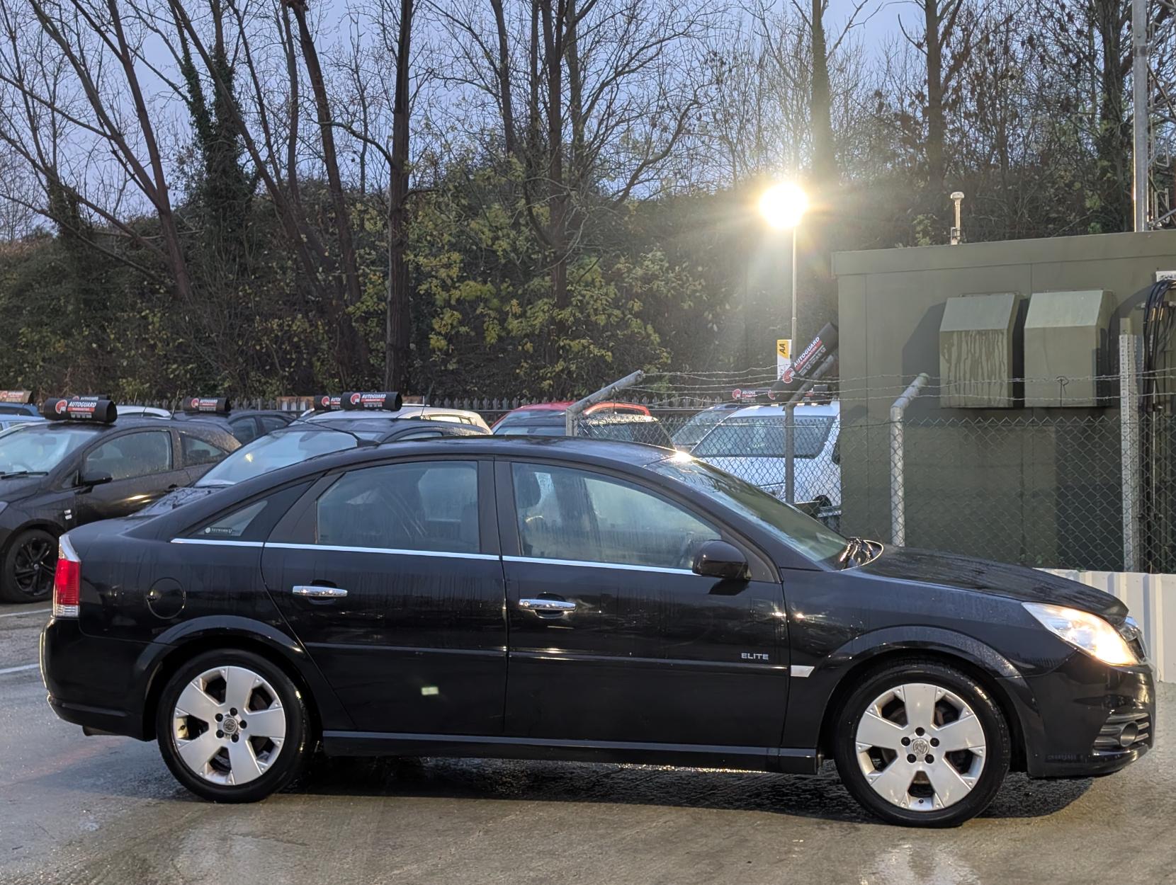 Vauxhall Vectra 3.0 CDTi V6 24V Elite Hatchback 5dr Diesel Manual (186 g/km, 181 bhp)