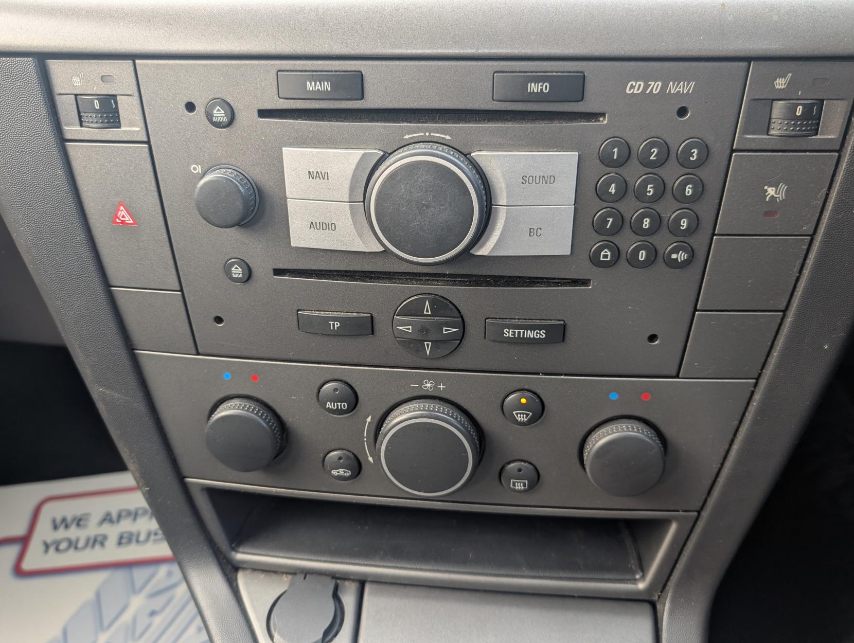 Vauxhall Vectra 3.0 CDTi V6 24V Elite Hatchback 5dr Diesel Manual (186 g/km, 181 bhp)