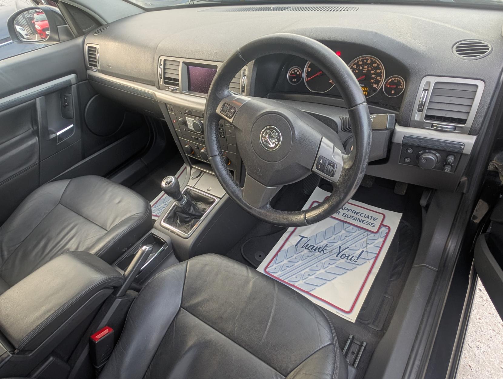 Vauxhall Vectra 3.0 CDTi V6 24V Elite Hatchback 5dr Diesel Manual (186 g/km, 181 bhp)