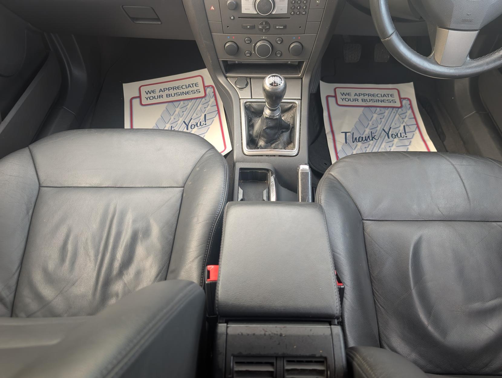 Vauxhall Vectra 3.0 CDTi V6 24V Elite Hatchback 5dr Diesel Manual (186 g/km, 181 bhp)