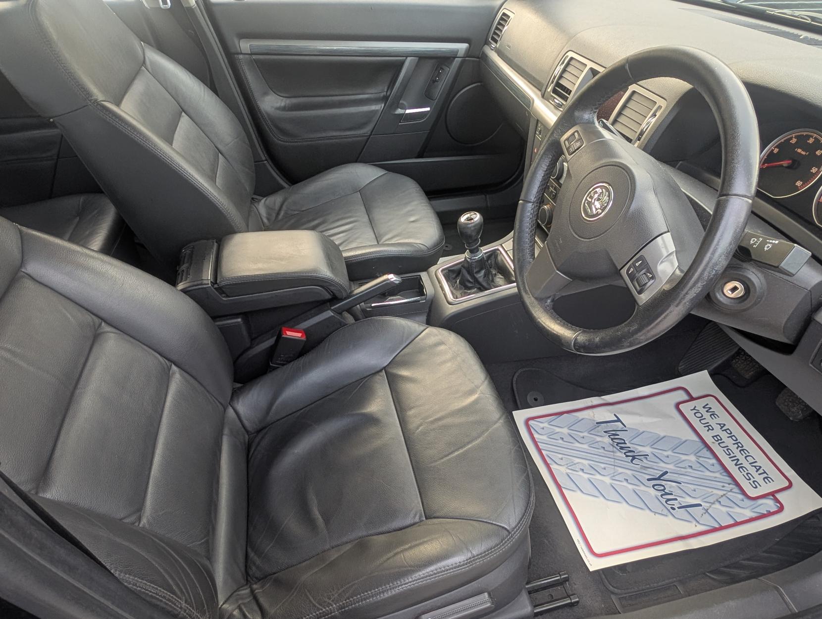 Vauxhall Vectra 3.0 CDTi V6 24V Elite Hatchback 5dr Diesel Manual (186 g/km, 181 bhp)