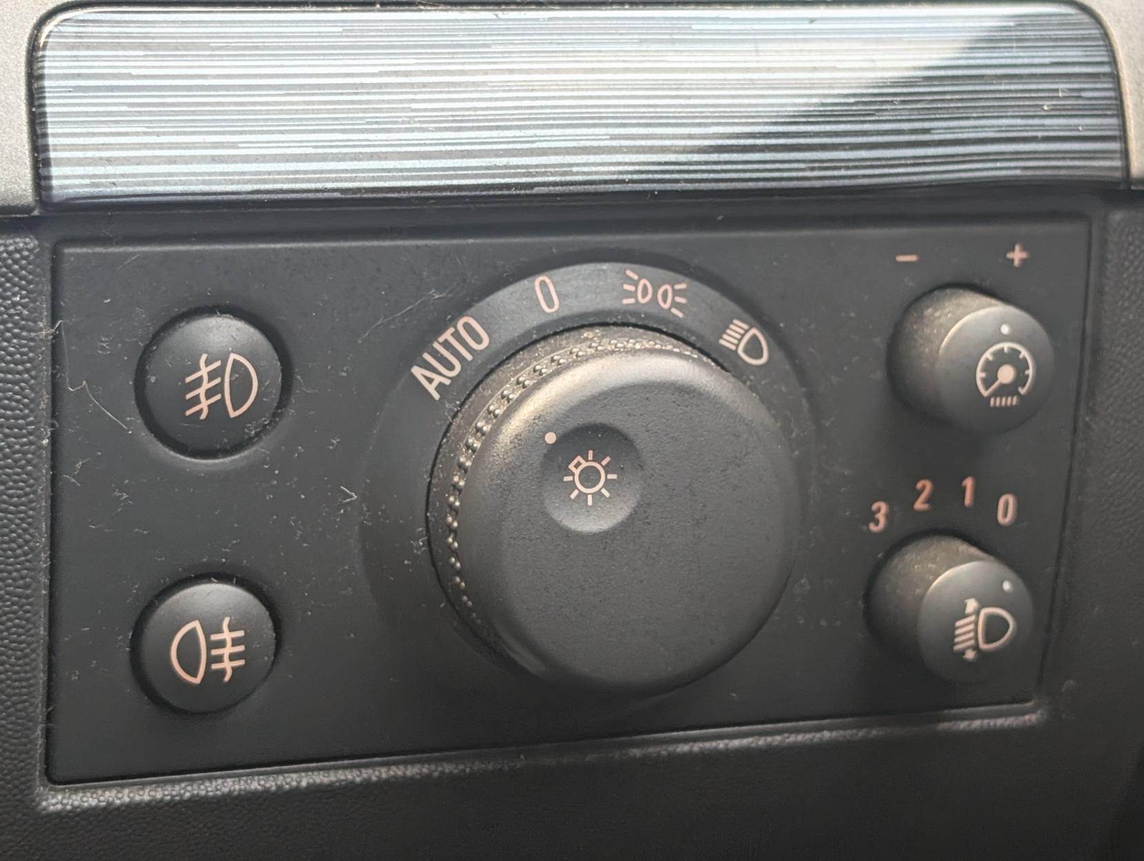 Vauxhall Vectra 3.0 CDTi V6 24V Elite Hatchback 5dr Diesel Manual (186 g/km, 181 bhp)