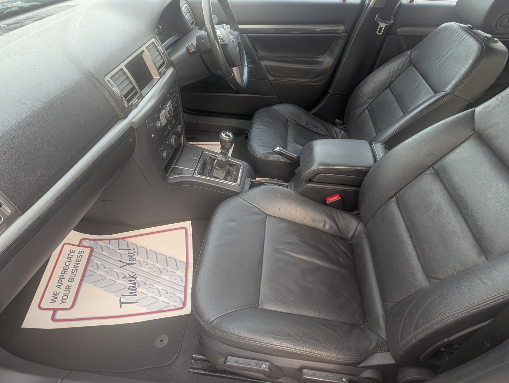 Vauxhall Vectra 3.0 CDTi V6 24V Elite Hatchback 5dr Diesel Manual (186 g/km, 181 bhp)