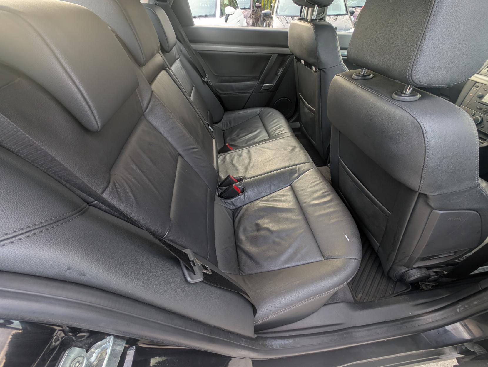 Vauxhall Vectra 3.0 CDTi V6 24V Elite Hatchback 5dr Diesel Manual (186 g/km, 181 bhp)