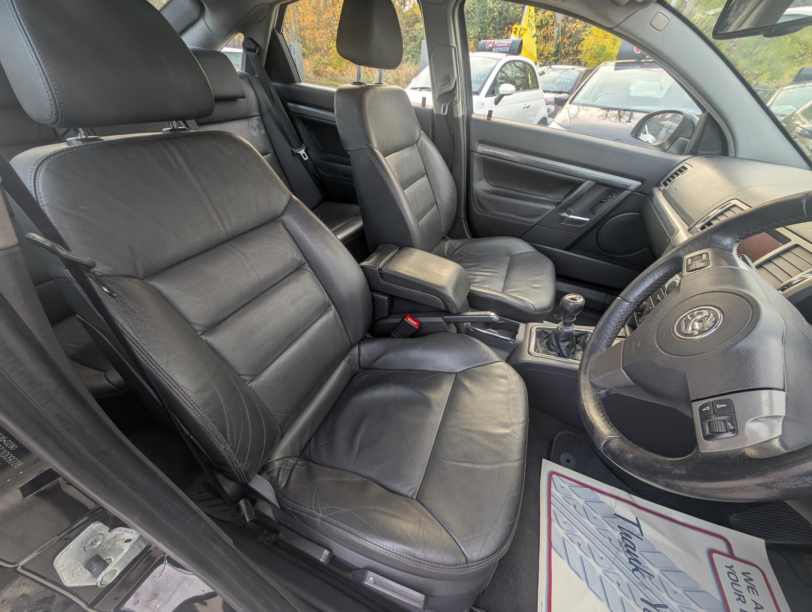 Vauxhall Vectra 3.0 CDTi V6 24V Elite Hatchback 5dr Diesel Manual (186 g/km, 181 bhp)