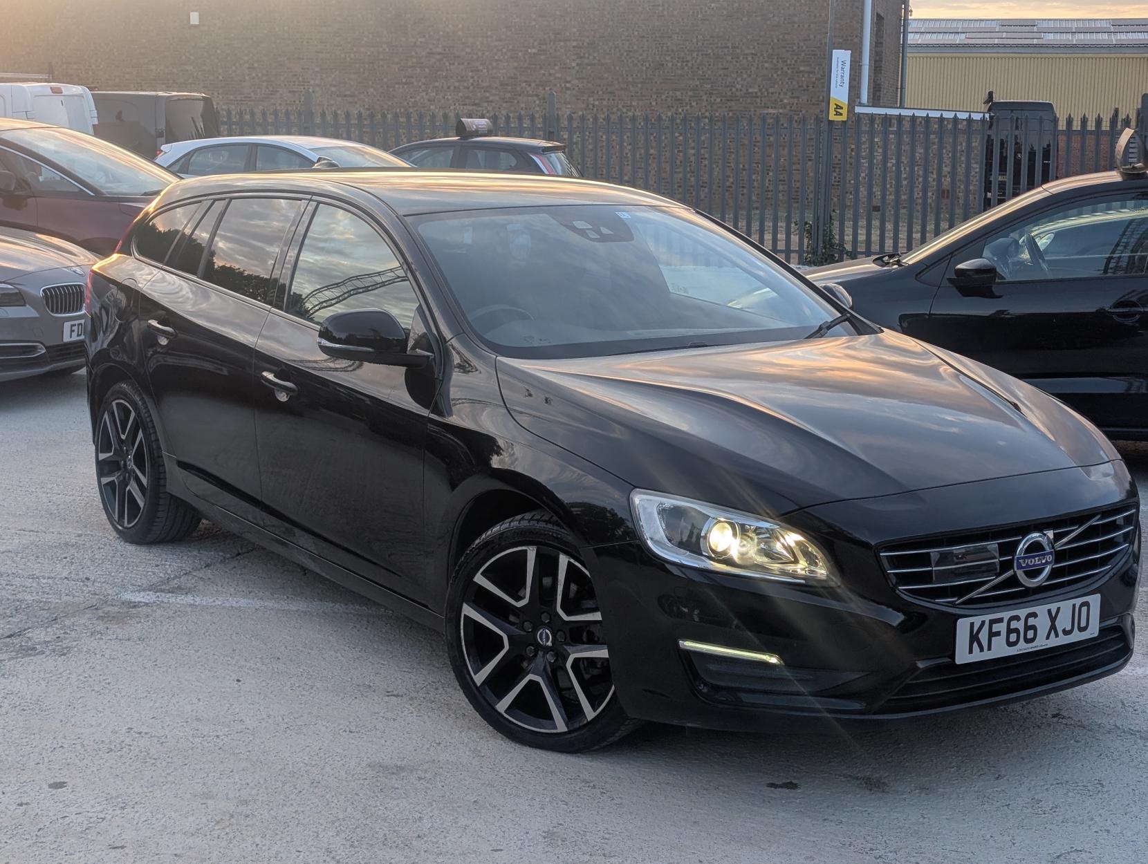 Volvo V60 2.0 D4 R-Design Lux Nav Estate 5dr Diesel Geartronic Euro 6 (s/s) (181 ps)